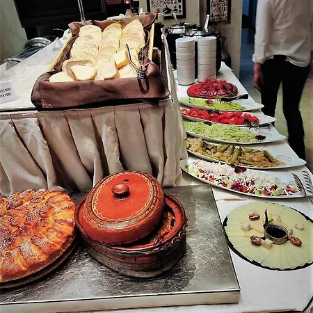 Milmari - Breakfast And Pool