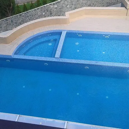 Milmari - Breakfast And Pool Hotel